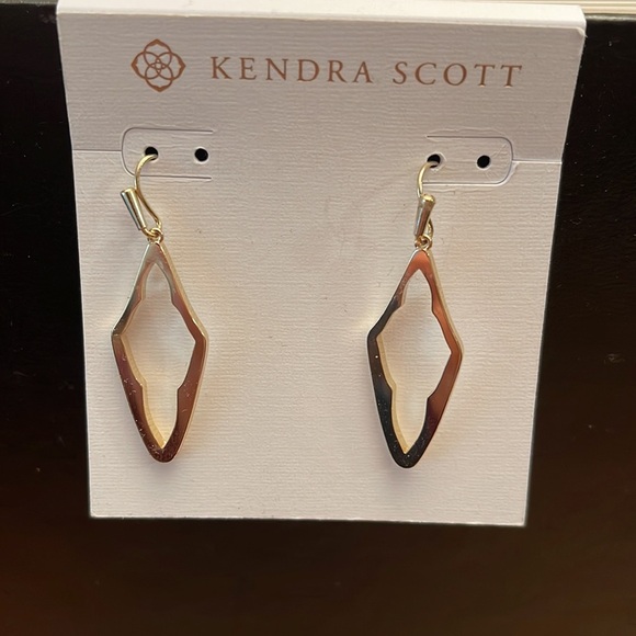 NWT Kendra Scott Gold Eloganted Hoop - Picture 2 of 5